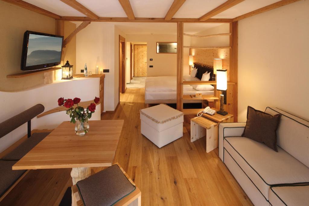 Dolomites Living Hotel Tirler Алпе ди Сиуси Стая снимка