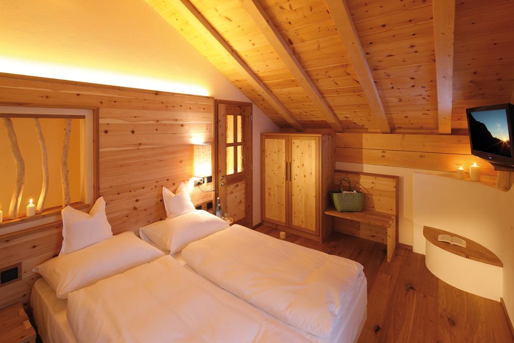 Dolomites Living Hotel Tirler Алпе ди Сиуси Стая снимка